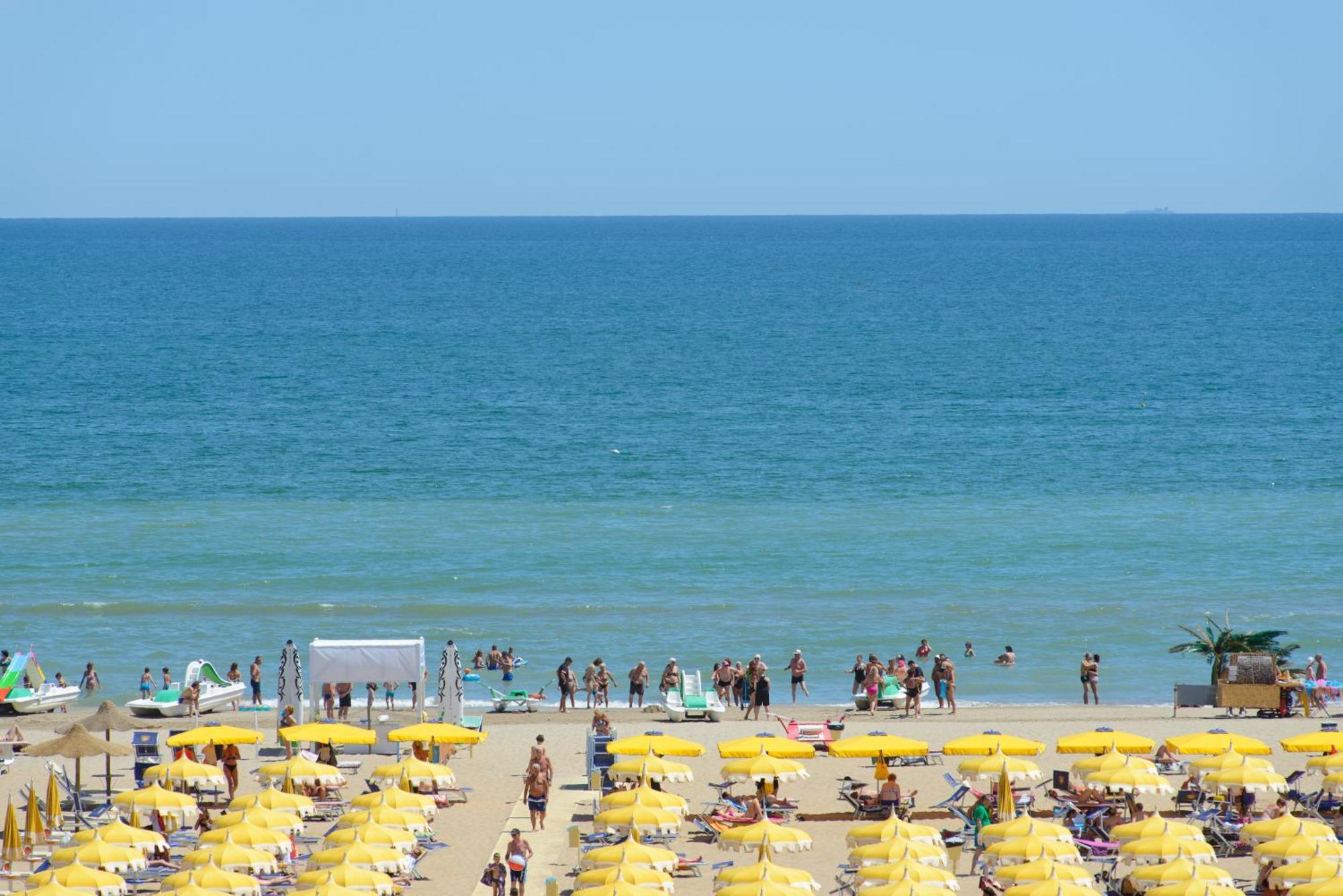 Hotel Nuova Medusa Rimini Kültér fotó