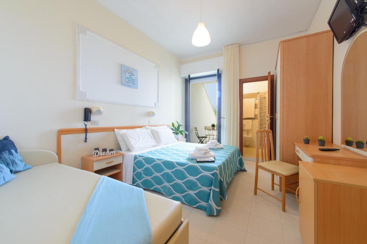 Hotel Nuova Medusa Rimini Kültér fotó